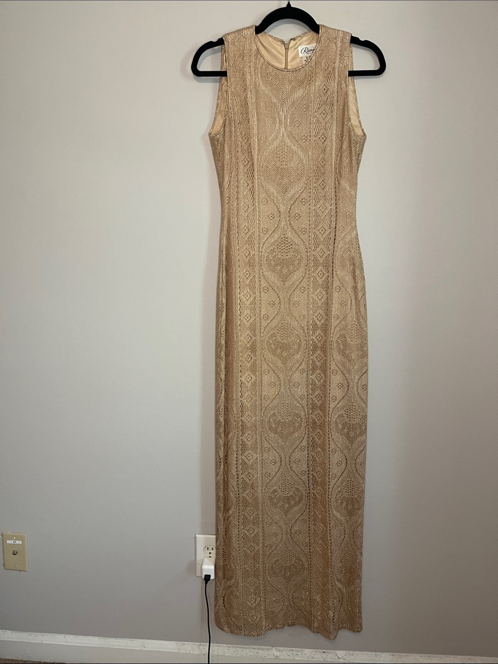 Vintage! Sleeveless Golden Maxi Dress with Textured Pattern